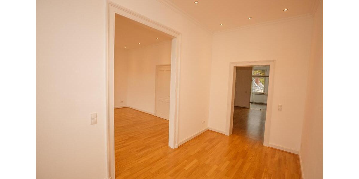 Etagenwohnung Bonn Gronau - 5 Zimmer, 120 m&sup2;, 1.800&euro; | Angebot:26349946