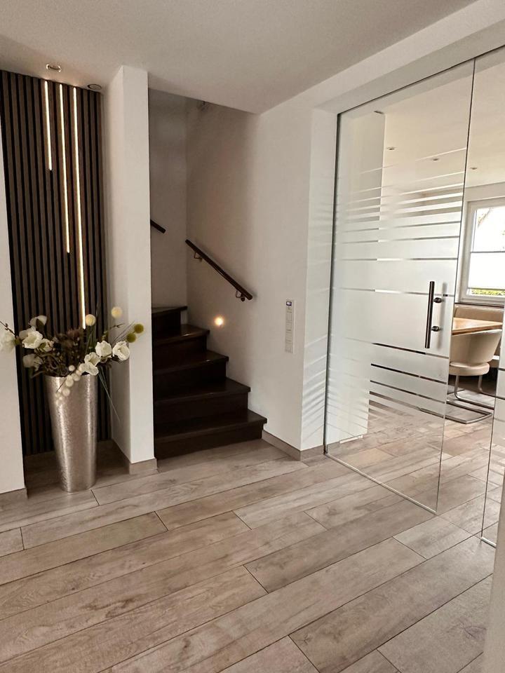 Modernes Einfamilienhaus mit Pool und Kamin in Brühl-West zimmer