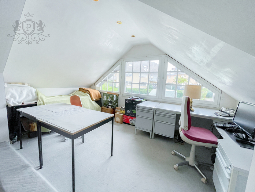 ++ RESERVIERT ZWEIFAMILIENHAUS Einliegerwohnung Terrasse Loggia Doppelgarage Gäste-WC ++ 8 zimmer