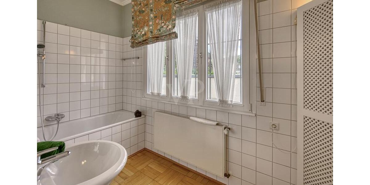 Einfamilienhaus Bonn Lannesdorf - 6 Zimmer, 160 m&sup2;, 3.100&euro; | Angebot:24795046