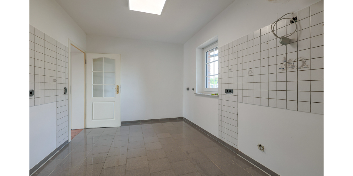 Großzügiges Einfamilienhaus auf weitläufigem Grundstück mit Sauna, Nebengebäude und Doppelgarage - Einfamilienhaus Königswinter / Berghausen Berghausen | Angebot:27224852