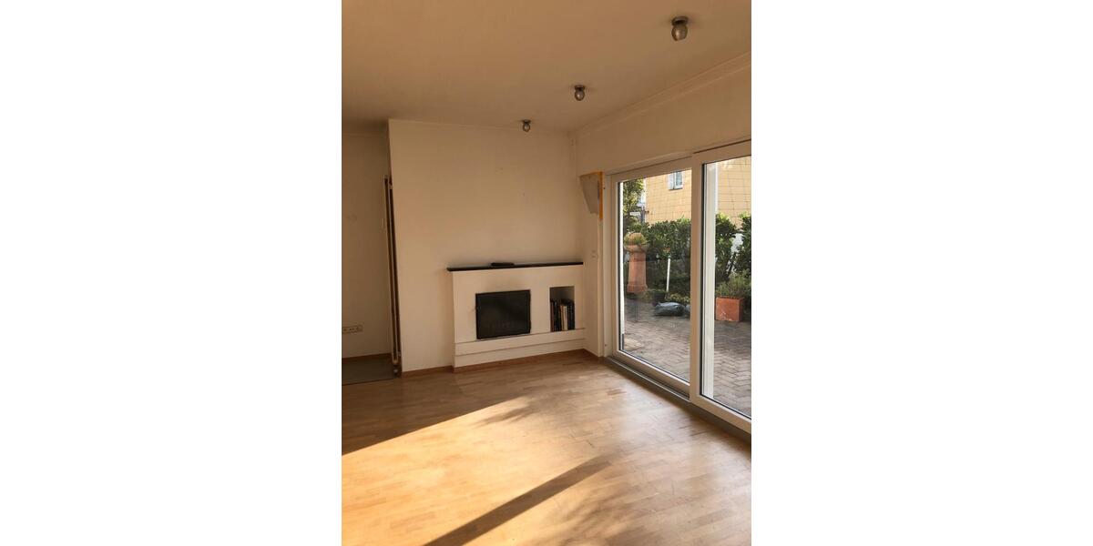 Helle, lichtdurchflutete Wohnung mit mediterranen Garten 2.5 zimmer