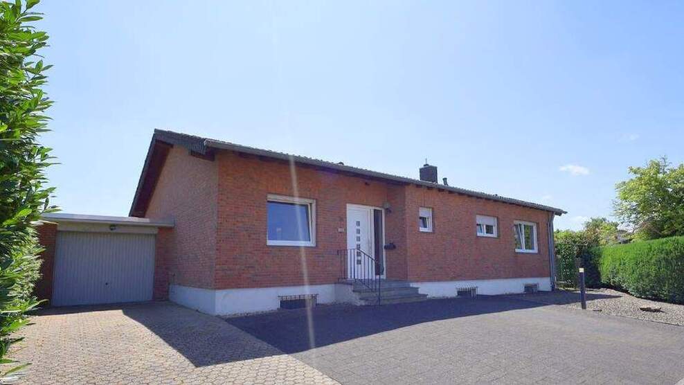 Erftstadt-Erp! Freistehender Bungalow mit Garten und Garage in ruhiger Lage (CA 4879)