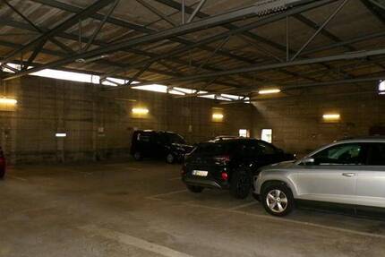 Gewerbehalle (oder Festmietparkplatzhalle) im Herzen von Köln zimmer