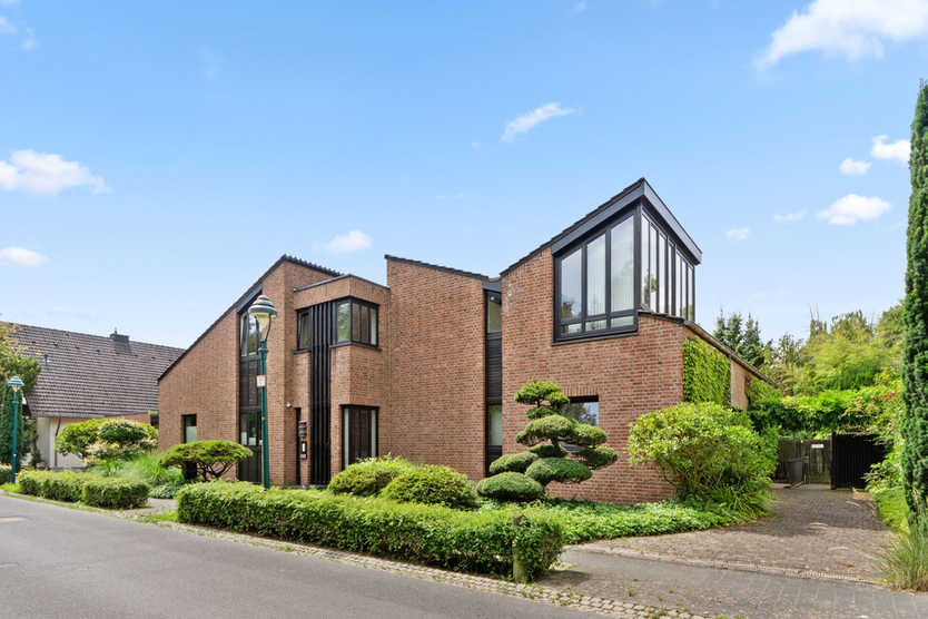 Hochwertiges, flexibel nutzbares Architektenhaus mit EinliegerWohnung und Traumgarten in begehrter Lage von Bonn-Röttgen