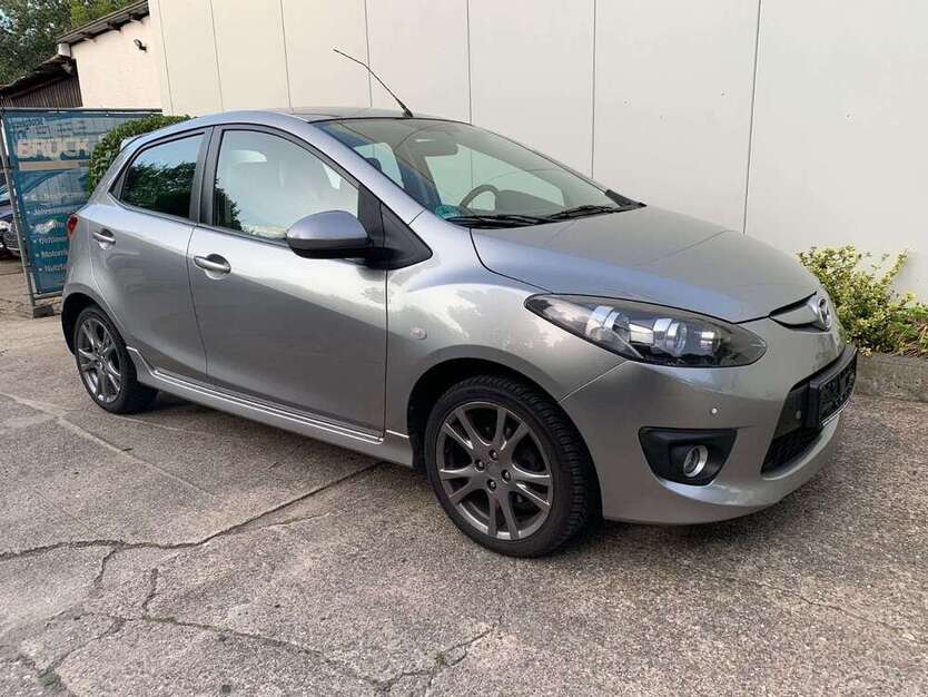 Mazda 2 82.613 km 8.395 € Köln 51107