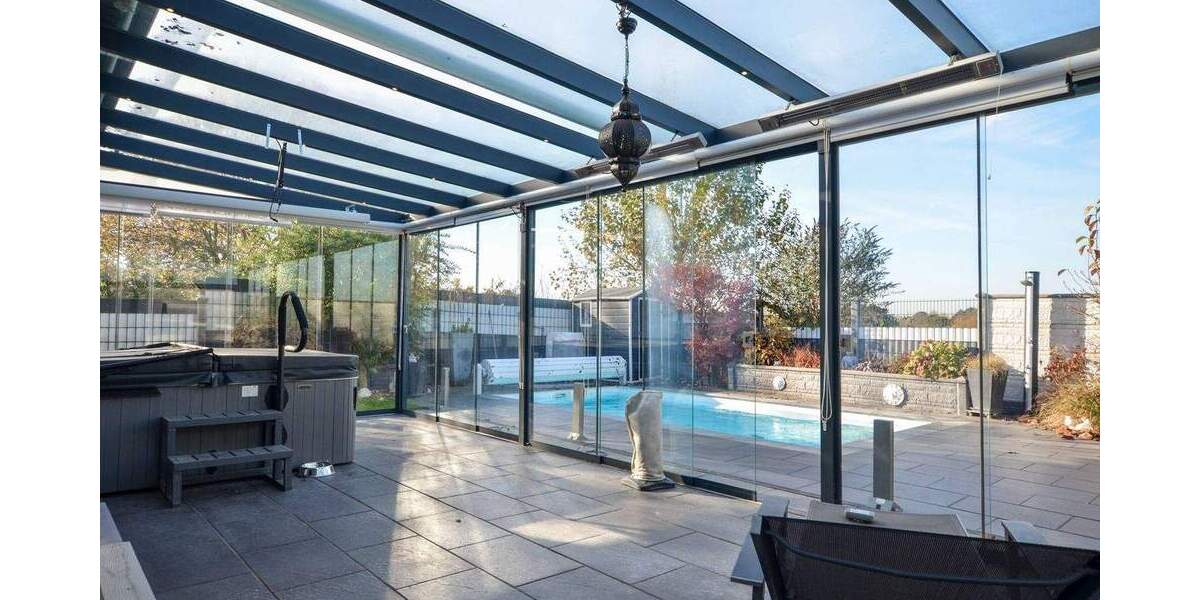 Neubaucharakter trifft Wohlfühloase: Hochwertig ausgestattetes Einfamilienhaus mit Außenpool! 6 zimmer