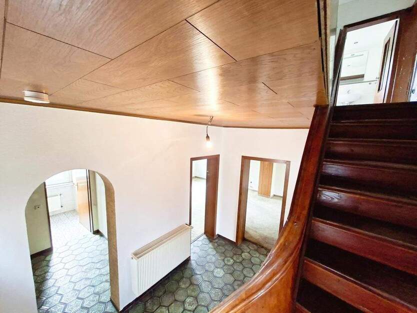 CITYHOUSE: Freistehendes Einfamilienhaus mit viel Potential, traumhaften großen Grundstück, Garage 3 zimmer