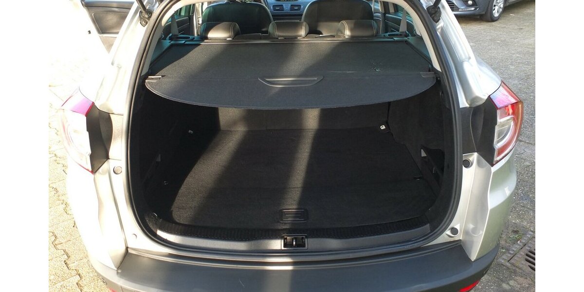 Renault Megane BOSE EDITION NAVI KLIMAAUTOM TEILLEDER PARK 107.158 km 7.408 &euro; Köln 50858