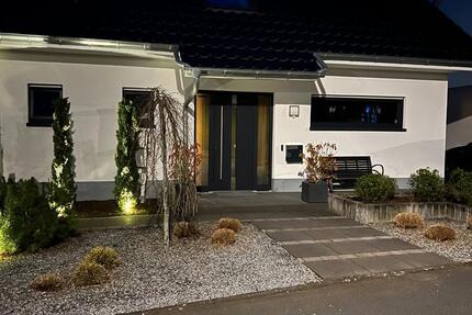 Haus Siegburg - 6 Zimmer, 167 m&sup2;, 2.350&euro; | Angebot:27614977