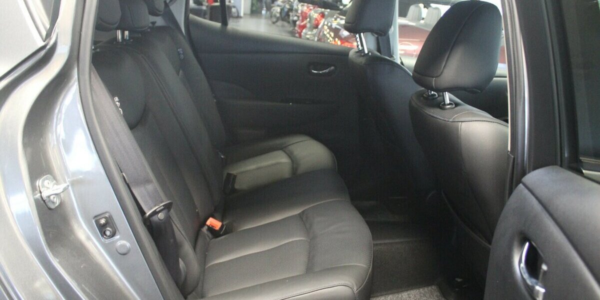 Nissan Leaf 30 kWh Tekna 360° 1.Hand 9.986 km 9.980 &euro; Euskirchen 53881