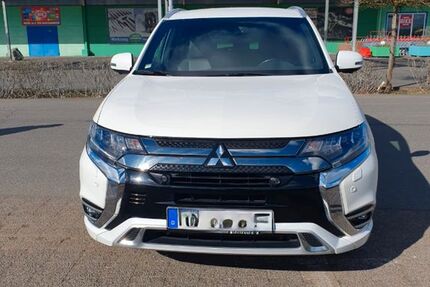 Mitsubishi Plug-in Hybrid Outlander 102.000 km 14.800 &euro; Asbach 53567