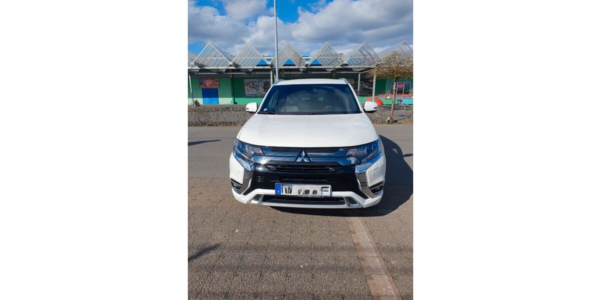 Mitsubishi Plug-in Hybrid Outlander 102.000 km 14.800 &euro; Asbach 53567