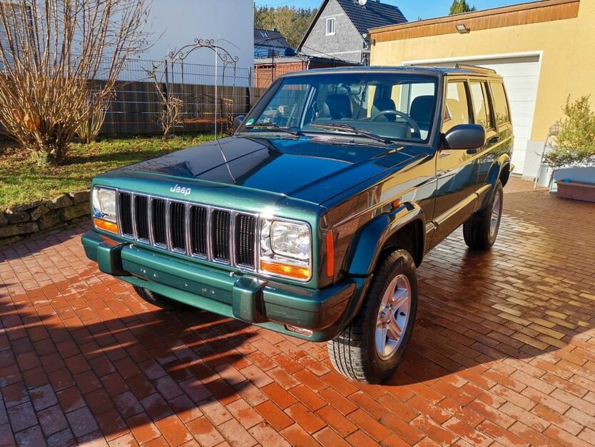 Jeep Cherokee 166.000 km 11.200 € Much 53804