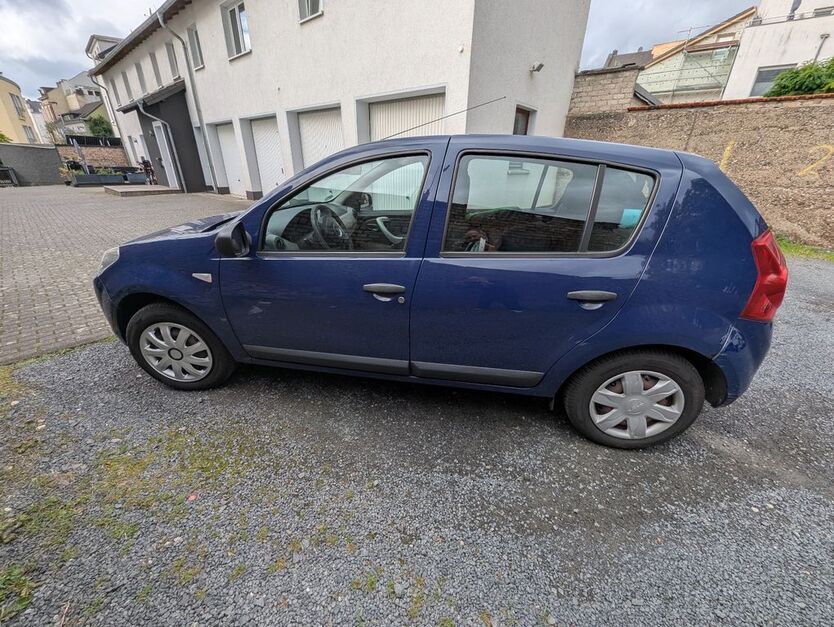 Dacia Sandero 135.557 km 2.950 € Königswinter 53639