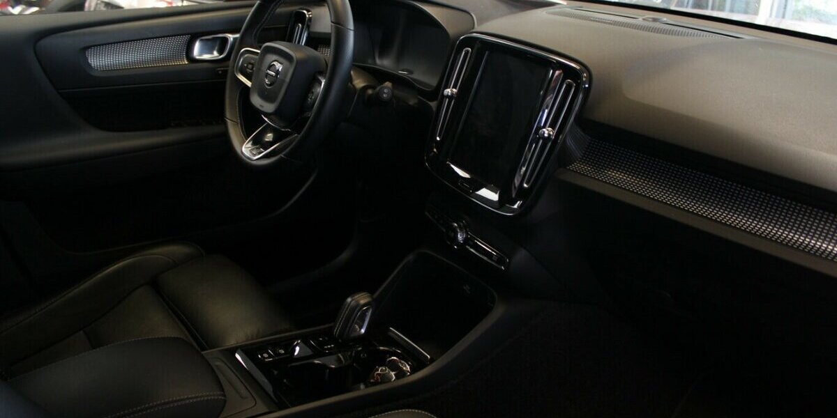 Volvo XC40 T5 AWD Geartronic R-Design 44.420 km 25.980 &euro; Euskirchen 53881