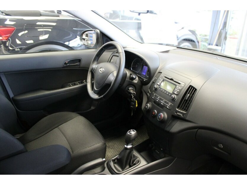 Hyundai i30 1.4 - WENIG KILOMETER - Klima - SHZ - 44.976 km 7.980 € Euskirchen 53881