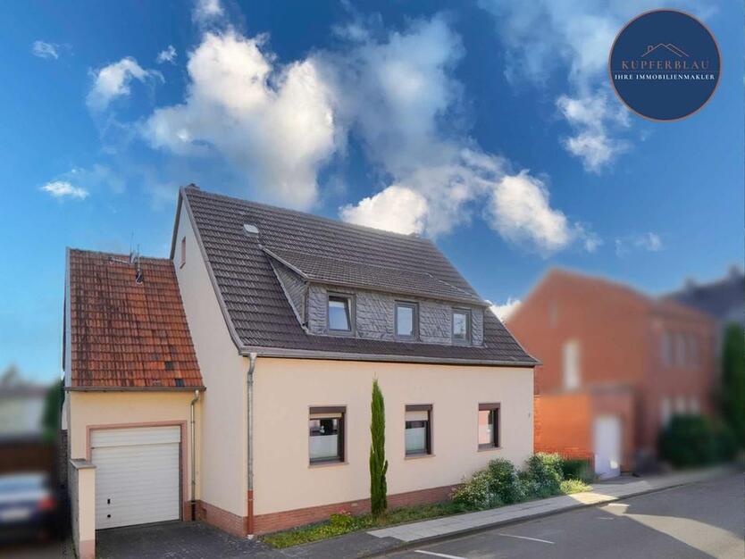 Mietshaus mit 3 SchlafZimmern, Home-Office-Bereich, Garten und Garage in Rheinbach
