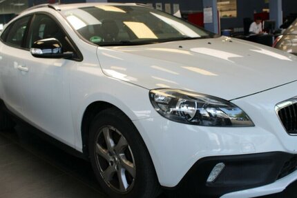 Volvo V40 Cross Country T4 AWD Geartronic 87.986 km 17.980 &euro; Euskirchen 53881