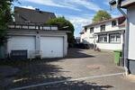 Freistehendes Einfamilienhaus mit großem Grundstück, 3 Garagen.
