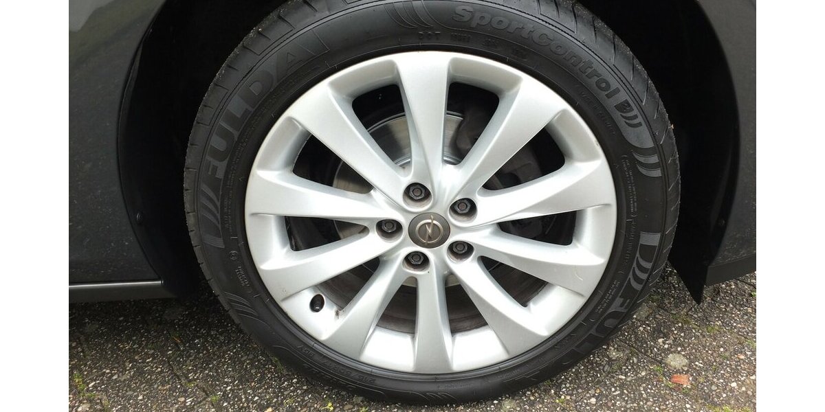 Opel Astra WM26: ACTIVE KLIMAANLAGE 17ZOLL LMF TEMPOMAT 92.855 km 6.904 &euro; Köln 50858