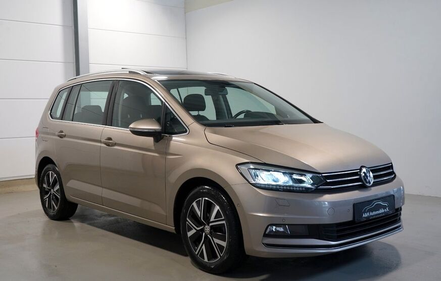 VW Touran 141.403 km 18.490 € Hürth bei Köln 50354