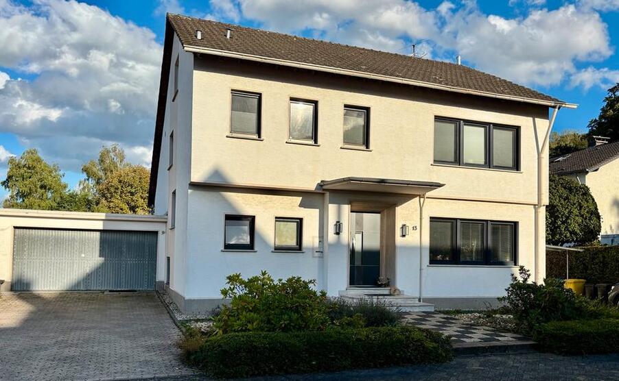 Nähe Bonn: Großes Einfamilienhaus mit Garten & Einliegerwohung zimmer