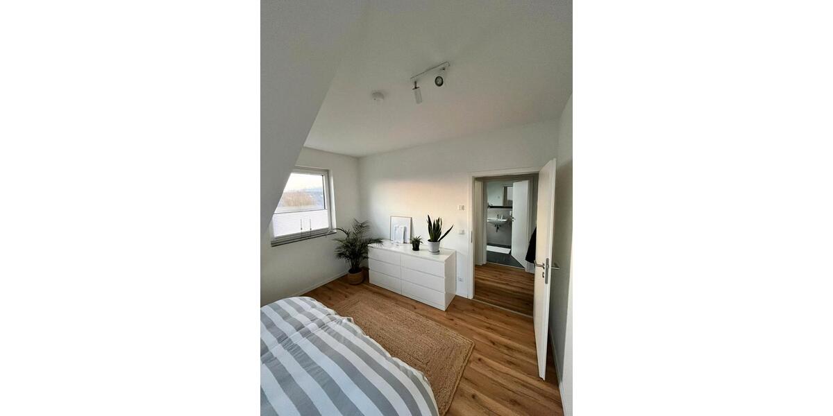 Dachgeschoßwohnung Bornheim - 3 Zimmer, 88 m&sup2;, 1.300&euro; | Angebot:24650087