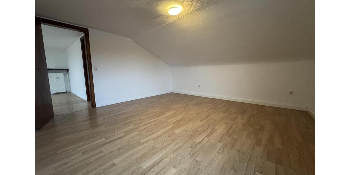 Gemütliche DG-Wohnung in Herkenrath für Familie oder WG 4 zimmer