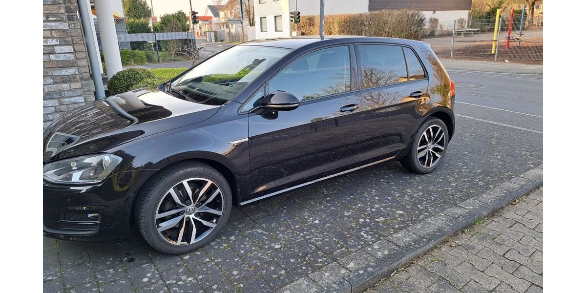 VW Golf 97.500 km 10.550 &euro; Niederkassel 53859
