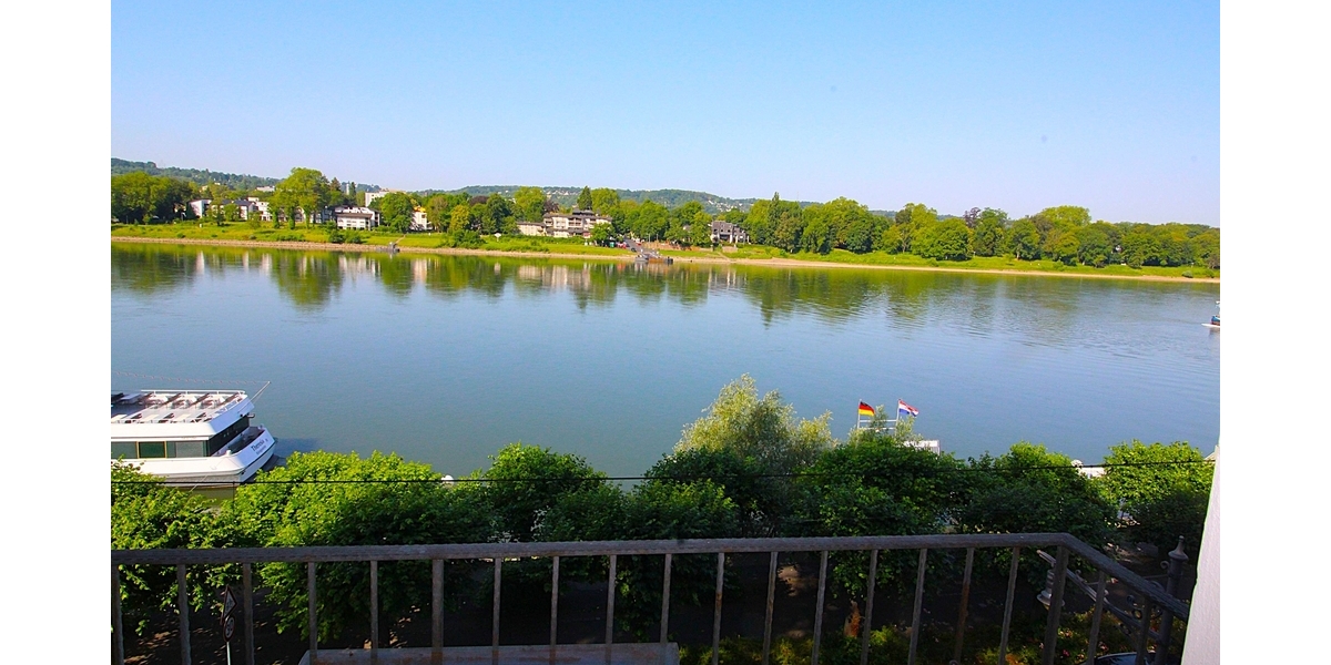 Erste Reihe Rheinblick! Sofort beziehbare zwei Zimmer mit kleinem Balkon, Stellplatz und Garage. TOP - Etagenwohnung Königswinter | Angebot:26948143