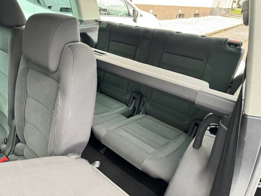 VW Touran 1.6 FSI Highline 7 Sitze SR+WR eGSD DSG ? 213.000 km 1.500 € Erftstadt 50374