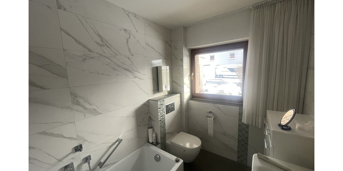 Freistehendes Einfamilienhaus in ruhiger Wohnlage mit Garten und Doppelgarage - Einfamilienhaus Königswinter Thomasberg | Angebot:25711630