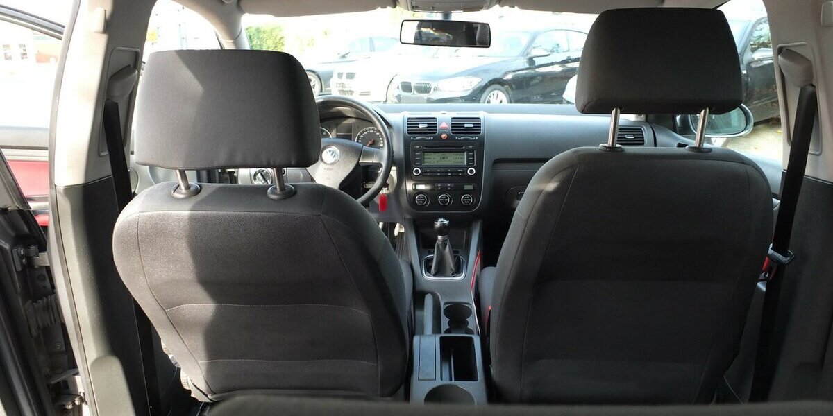 VW Golf TRENDLINE KLIMAAUTOMATIK 5-TÜRIG 132.115 km 4.904 &euro; Köln 50858