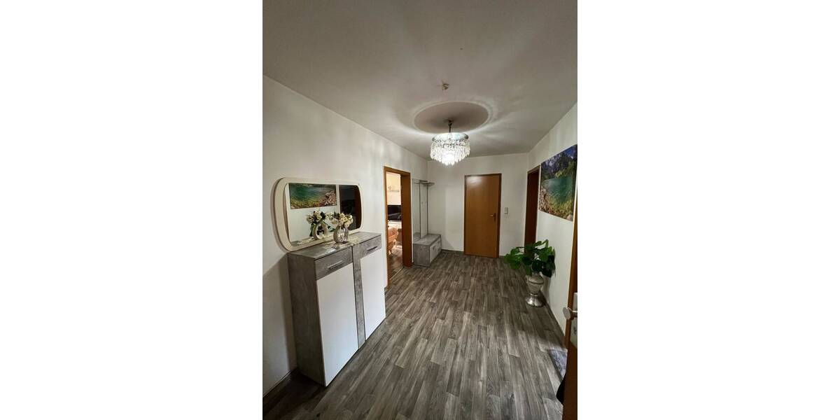 3 Zimmer Erdgeschosswohnung mit windgeschützter Loggia! 3 zimmer