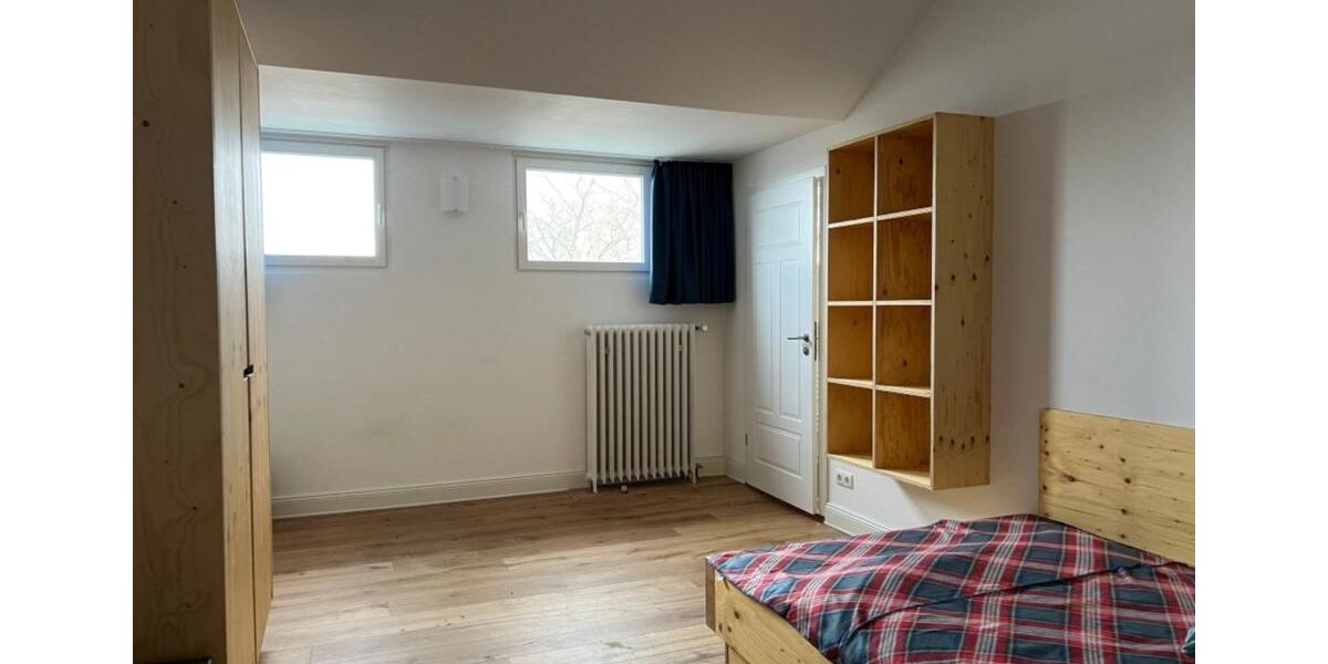 Dachgeschoßwohnung Bonn Poppelsdorf - 1 Zimmer, 21 m&sup2;, 350&euro; | Angebot:25381606