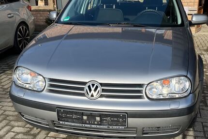 VW Golf 128.000 km 2.400 &euro; Neunkirchen-Seelscheid 53819