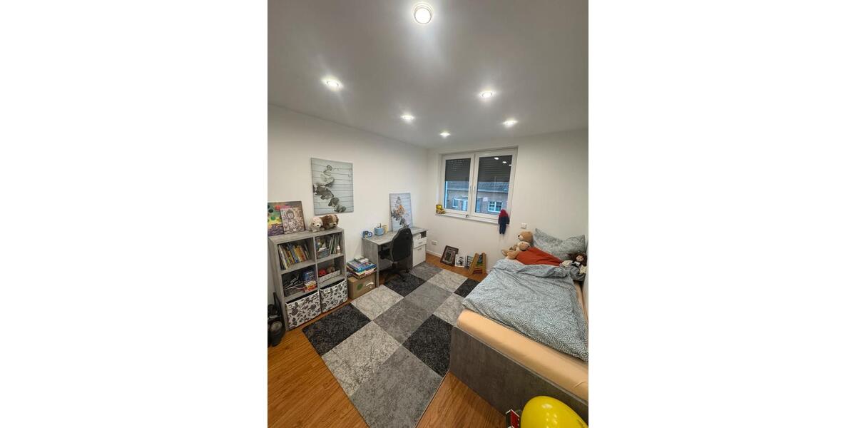 Etagenwohnung Erftstadt - 4 Zimmer, 94 m&sup2;, 1.600&euro; | Angebot:24772491