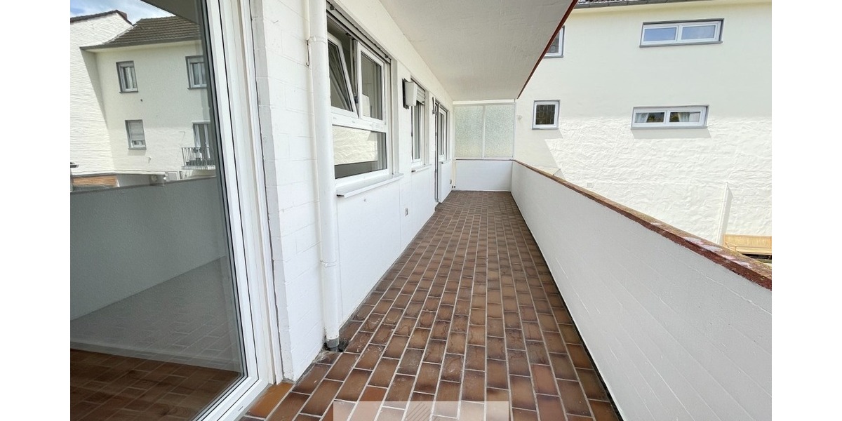Zentrumsnaher Wohntraum: Frisch sanierte 3-Zimmer-Wohnung mit großem Balkon - Etagenwohnung Siegburg Zentrum | Angebot:26855170