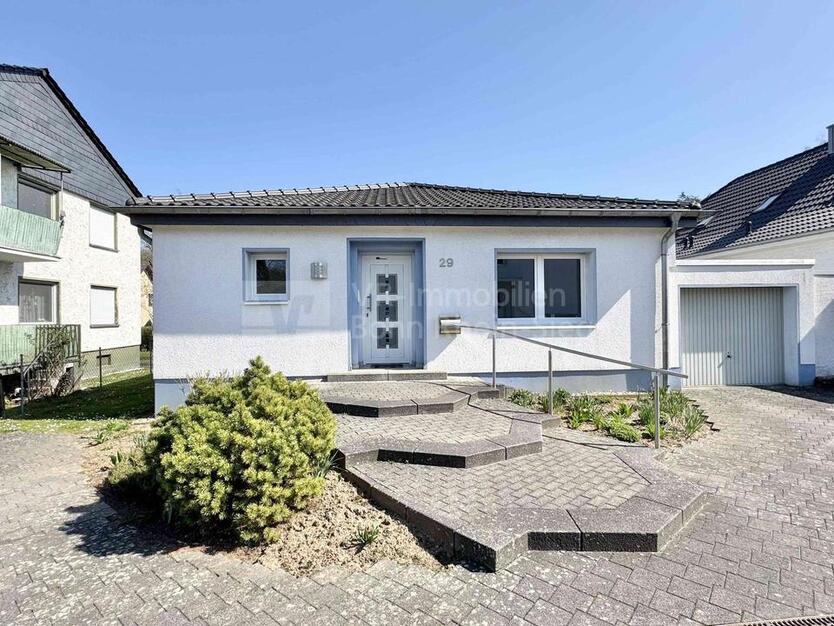 Modernisierter Bungalow mit eigenem Garten und Garage!
