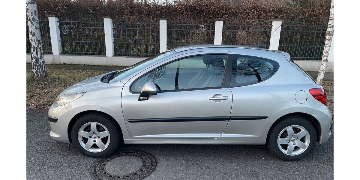 Peugeot 207 68.000 km 2.500 &euro; Köln 51107
