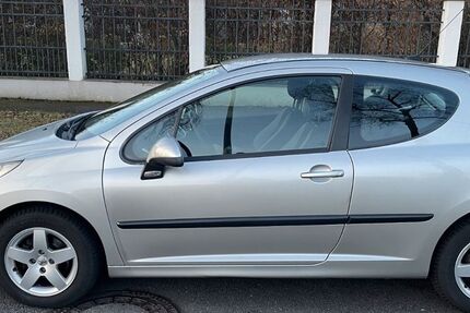 Peugeot 207 68.000 km 3.000 &euro; Köln 51107