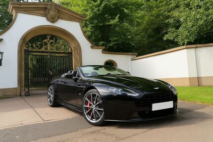 Aston Martin V8 Vantage 27.252 km 89.995 &euro; Köln 51107