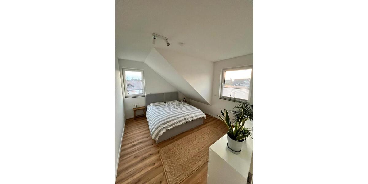 Dachgeschoßwohnung Bornheim - 3 Zimmer, 88 m&sup2;, 1.300&euro; | Angebot:24650087