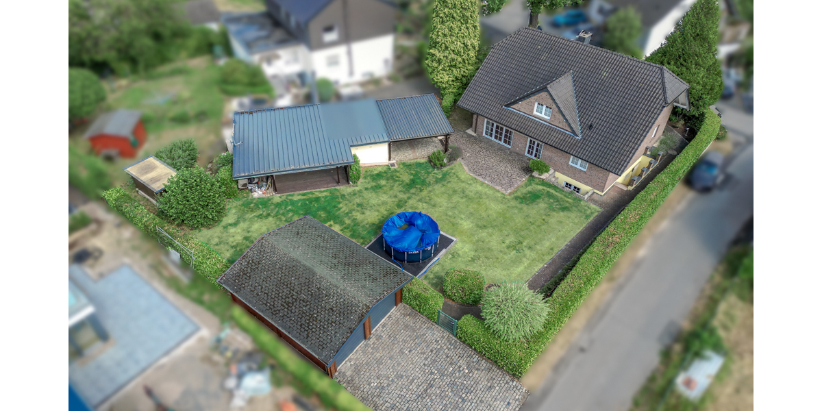 Großzügiges Einfamilienhaus auf weitläufigem Grundstück mit Sauna, Nebengebäude und Doppelgarage - Einfamilienhaus Königswinter / Berghausen Berghausen | Angebot:27224852