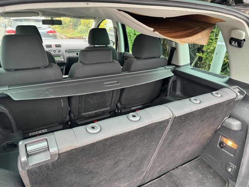 VW Touran 1.6 FSI Highline 7 Sitze SR+WR eGSD DSG ? 213.000 km 1.500 € Erftstadt 50374