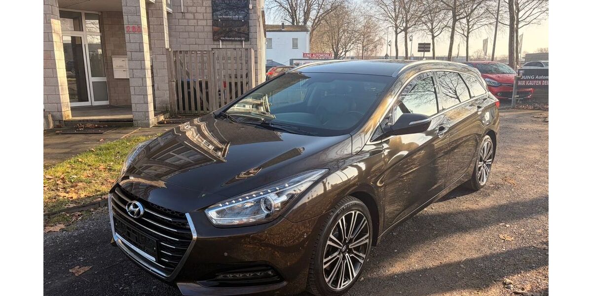 Hyundai i40 156.000 km 10.999 &euro; Köln 51107