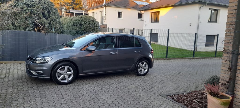 VW Golf 82.333 km 18.200 &euro; Neunkirchen 53819