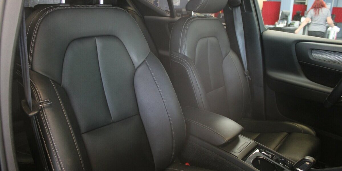 Volvo XC40 T5 AWD Geartronic R-Design 44.420 km 25.980 &euro; Euskirchen 53881
