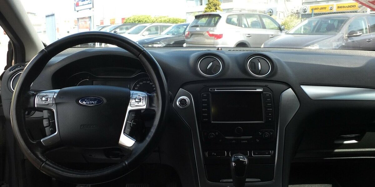 Ford Mondeo 2.0TDCi AUTOM-PROBLEME NAVI XENON PDC BLUET 143.215 km 7.500 &euro; Köln 50858